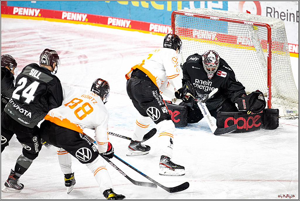 PENNY DEL;  Koelner Haie - Wolfsburg Grizzlys; Koeln, 17.03.2021